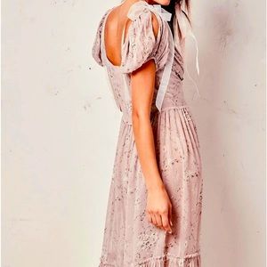 ***ISO*** Loveshackfancy Angie in Woodrose (size 4-6)